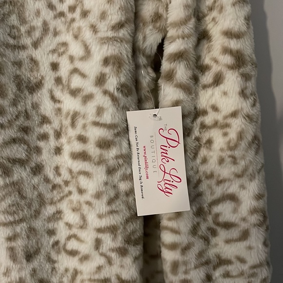 Pink lily leopard print pull over, size large - Picture 4 of 4